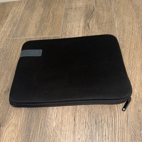 Mac Book Air Case - Picture 4 of 4